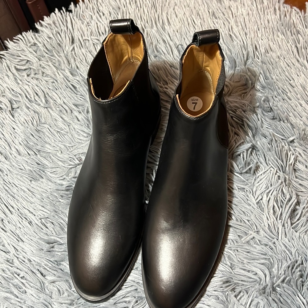 Everlane Chelsea boots